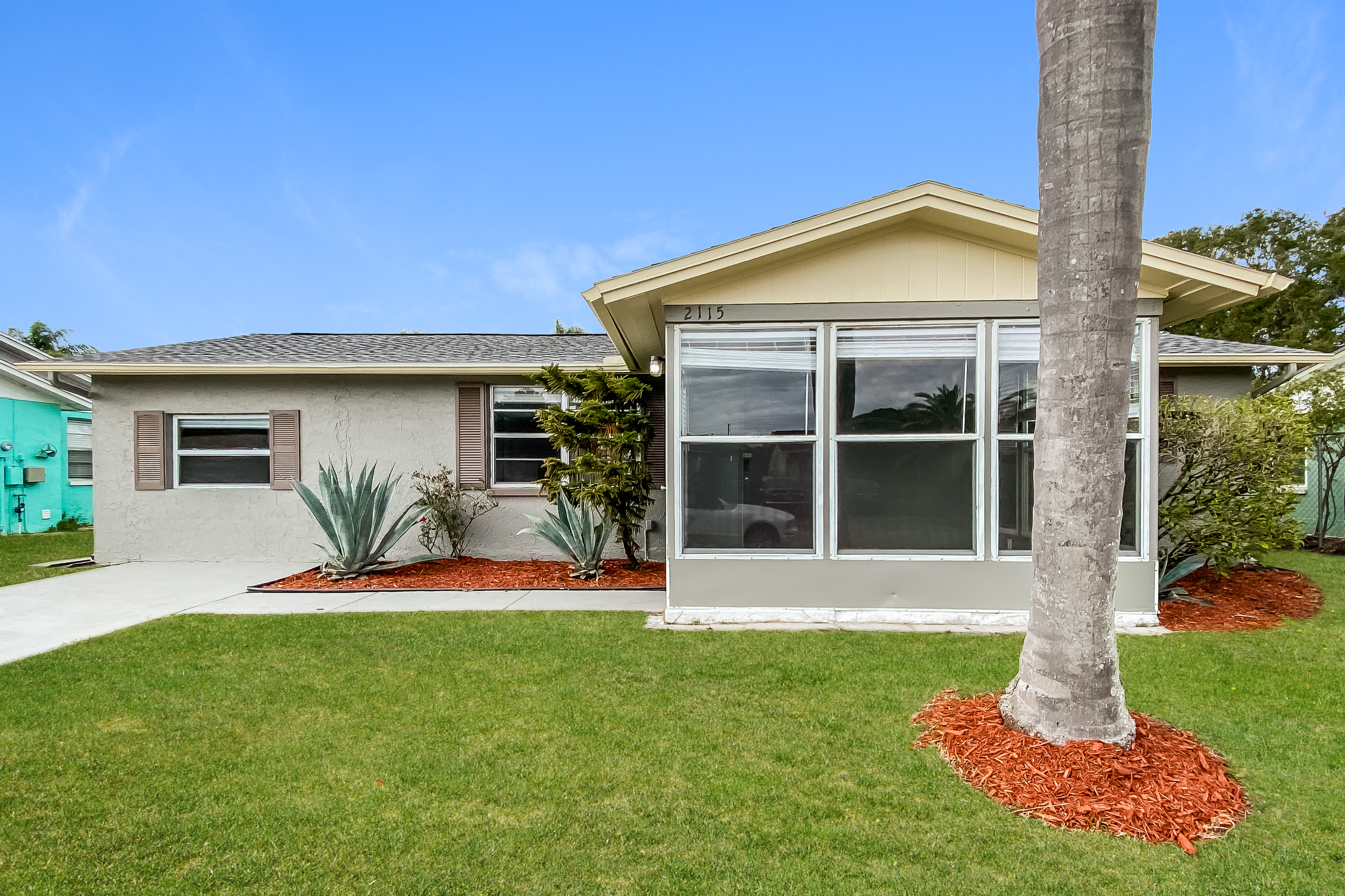 2115 HARRISON DR HOLIDAY, FL 34691